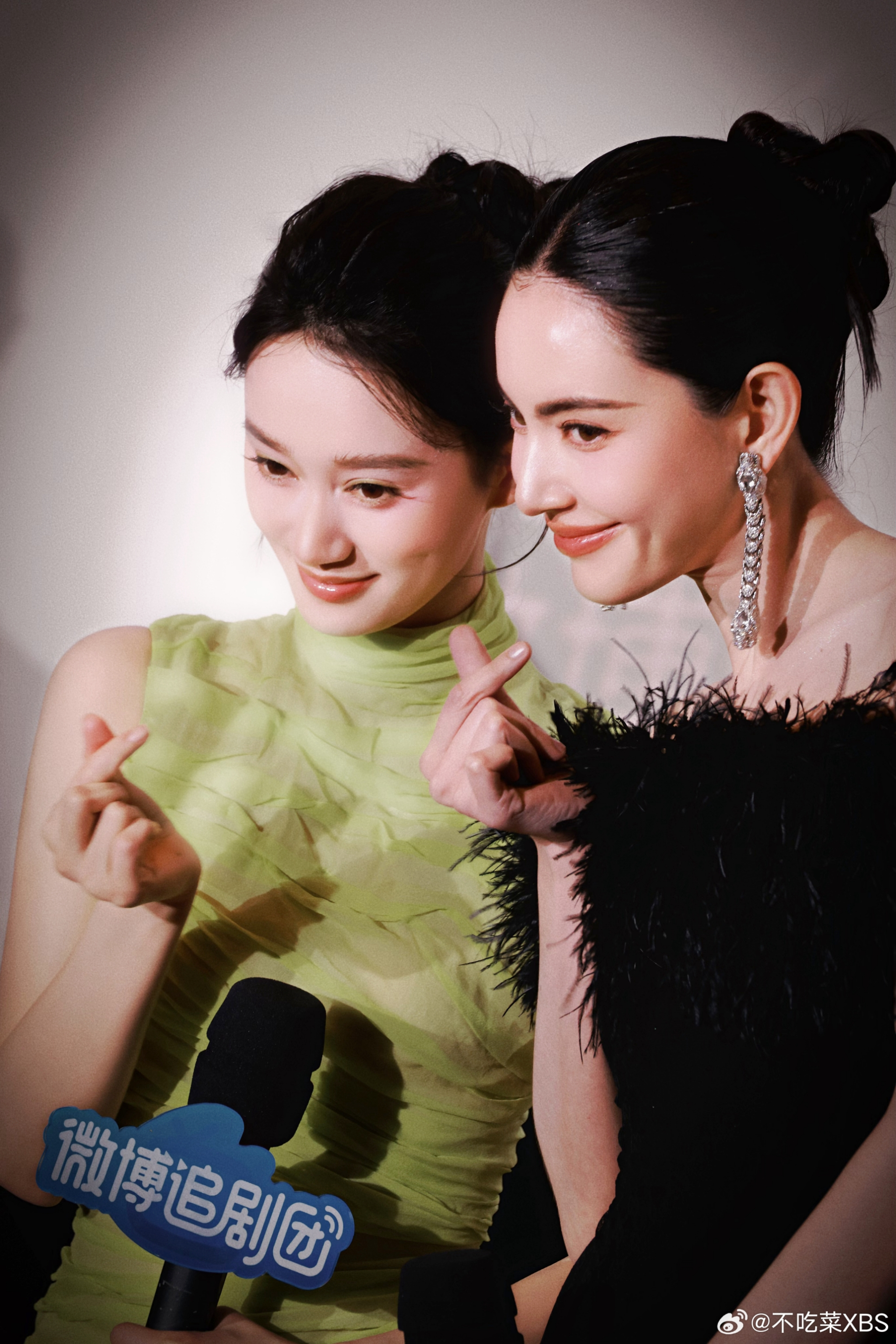 Chiếc váy mỏng tang, mặc như không mặc khiến Mai Davika bị mắng “không biết xấu hổ”- Ảnh 5.