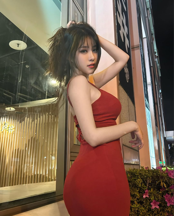 Làm rơi kem ngoài phố, hot girl xinh đẹp có hành động không ngờ, follow tăng chóng mặt- Ảnh 2.