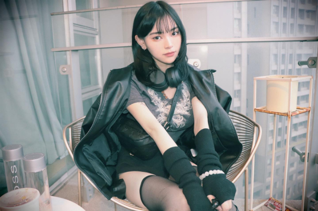 Chỉ vì ăn ức gà bằng bát giấy, nàng hot girl nhận "khủng hoảng" MXH, bật khóc vì ấm ức- Ảnh 1.