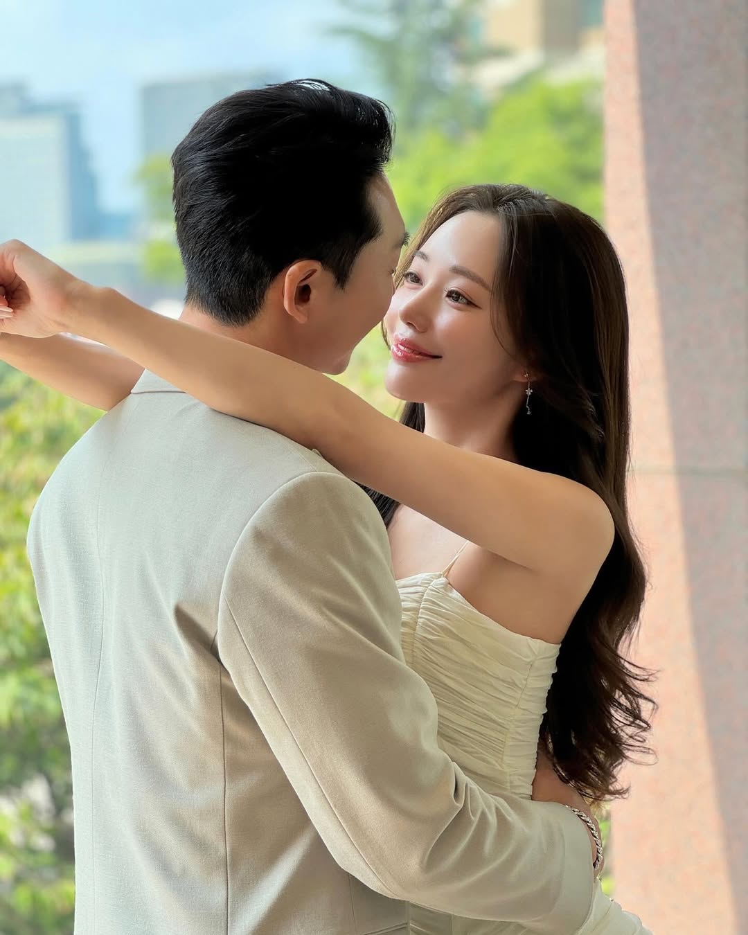 Nữ tiếp viên hàng không đẹp như "búp bê sống" bỏ nghề lấy chồng CEO: Nhan sắc, cuộc sống giờ ra sao?- Ảnh 9.