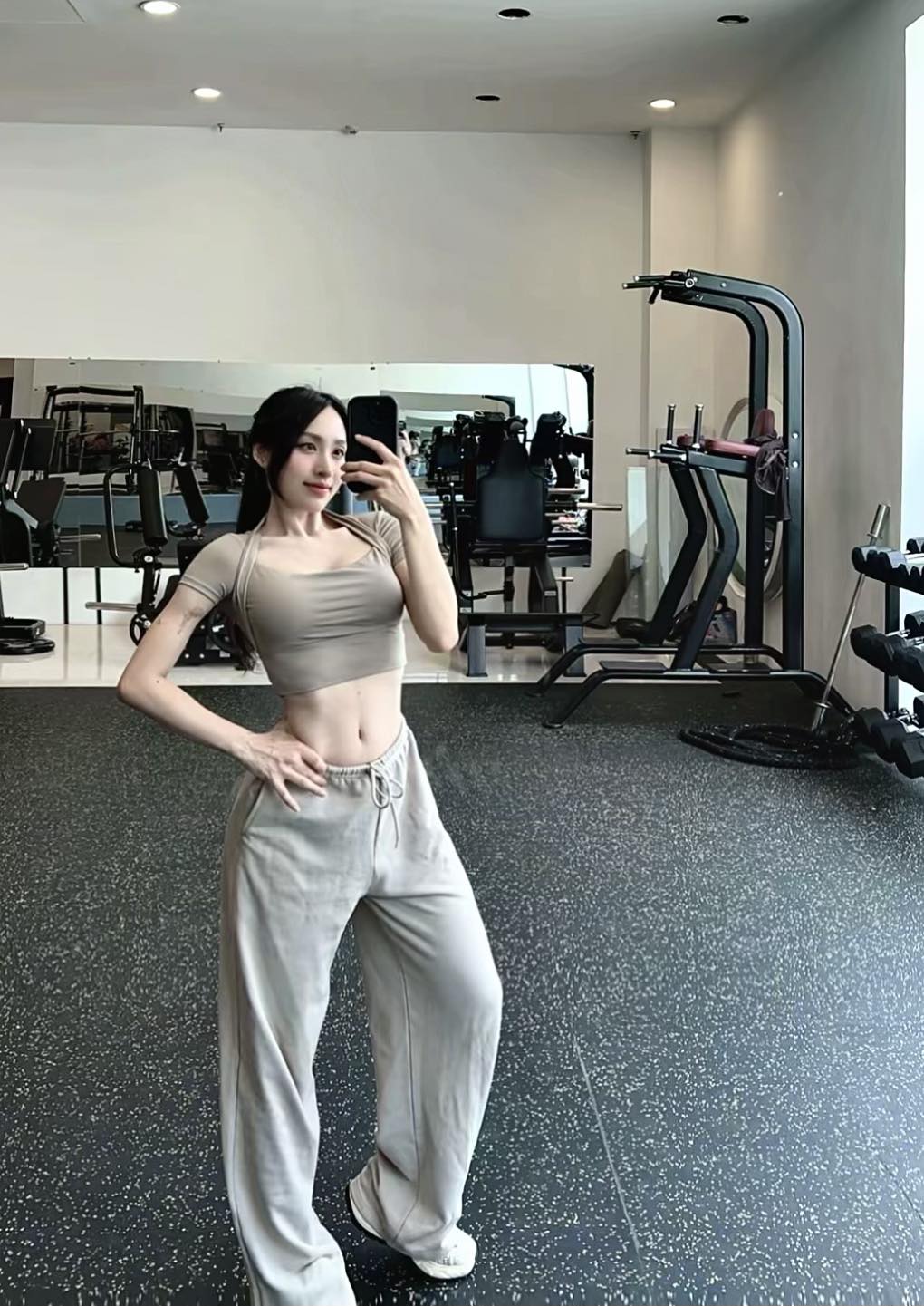 Bất chấp biến cố nghiêm trọng, nữ gymer vẫn chinh phục người xem với tinh thần thép và ý chí nghị lực- Ảnh 1.