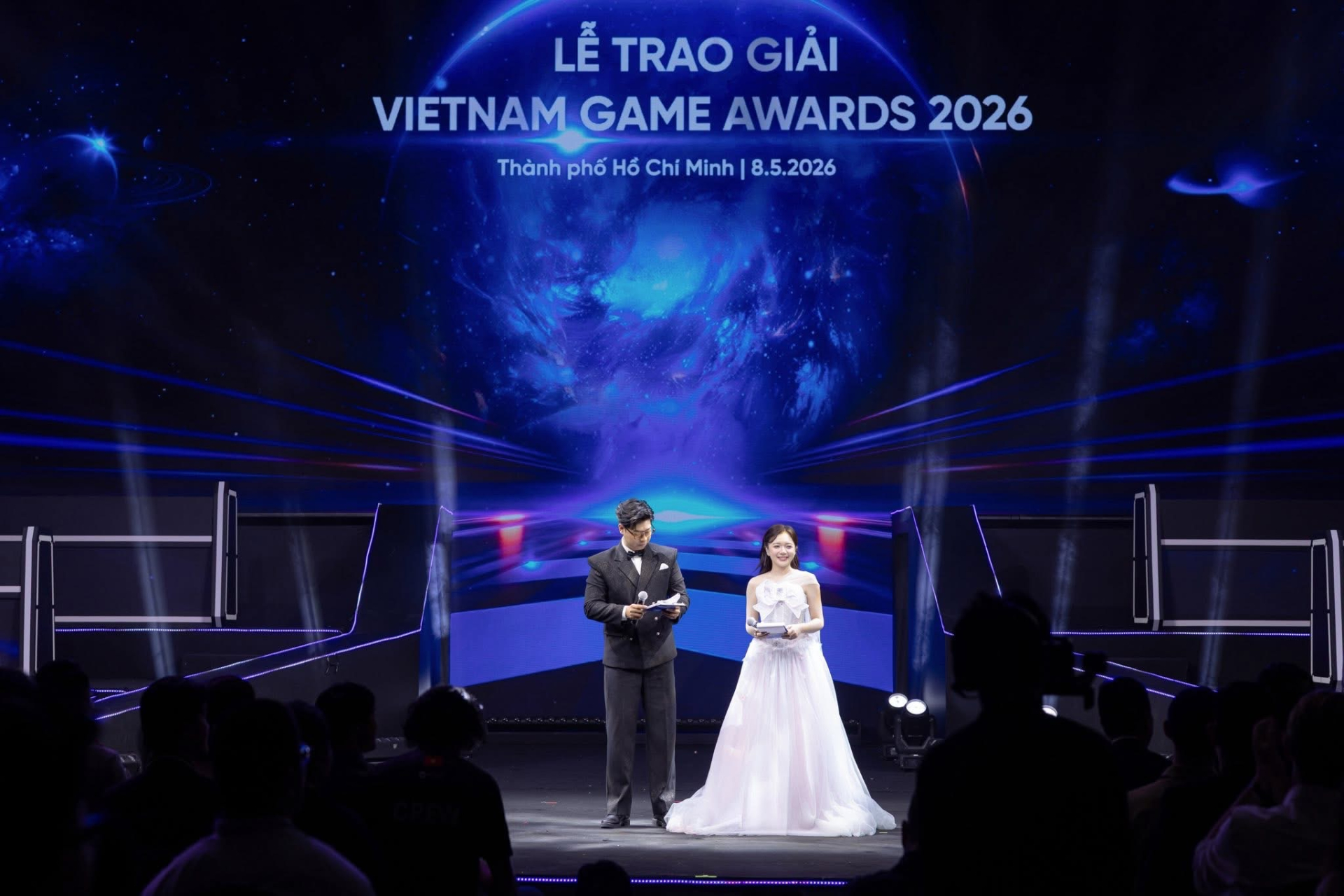 Ngắm dàn MC cực phẩm đổ bộ Vietnam Gameverse 2026: Đẳng cấp visual làm lu mờ cả sân khấu- Ảnh 1.