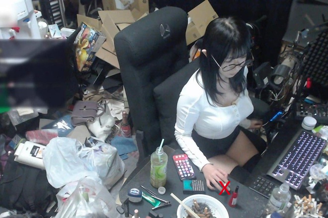 Phát hoảng với nữ ca sĩ ra đường xinh xắn tinh tươm, về nhà bừa bộn, ở bẩn khó tin!- Ảnh 5.