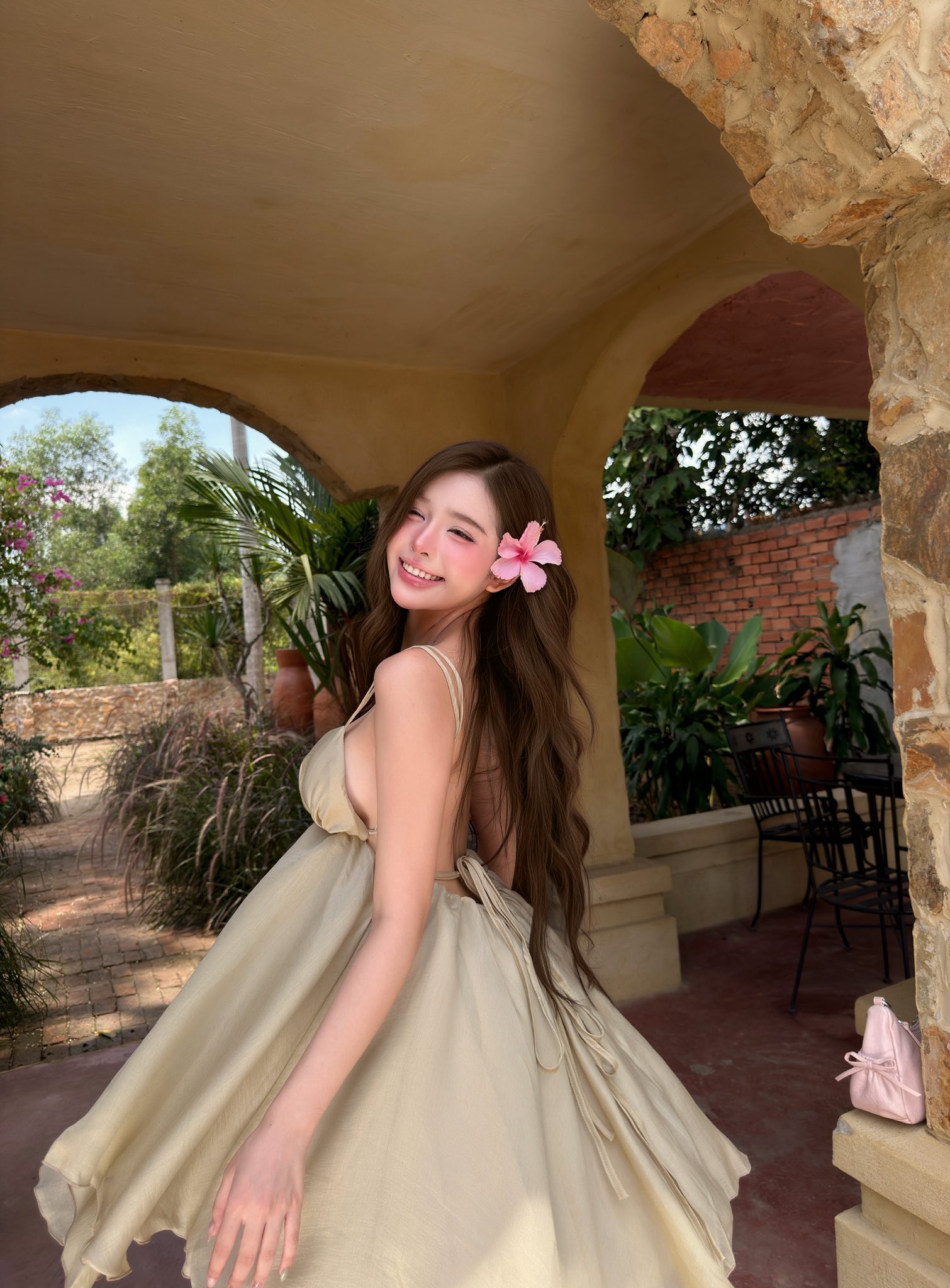 Xinh xuất sắc trong bộ váy babydoll, hóa ra đây là cách mà cô nàng model này thu hút triệu ánh nhìn- Ảnh 4.