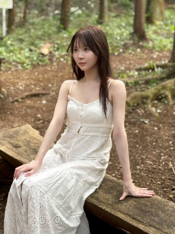 Lại xuất hiện thêm một hot girl tân binh gây bão cộng đồng mạng, nhan sắc như "bước ra từ truyện cổ tích"- Ảnh 2.