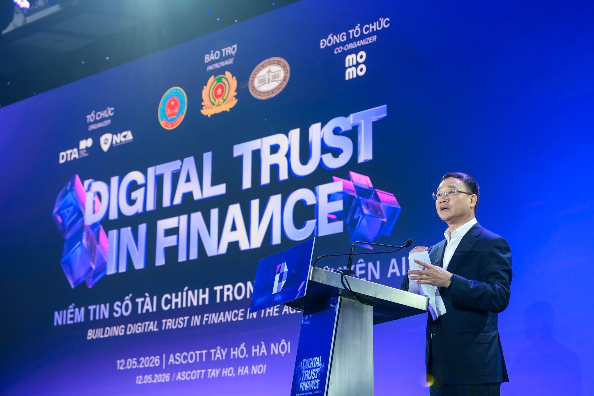 Thứ trưởng Bộ Công an: “Các phương thức lừa đảo, chiếm đoạt tài sản ngày càng tinh vi, có tổ chức, sự hỗ trợ của công nghệ AI đã tạo ra những “niềm tin giả” rất khó nhận diện”- Ảnh 1.