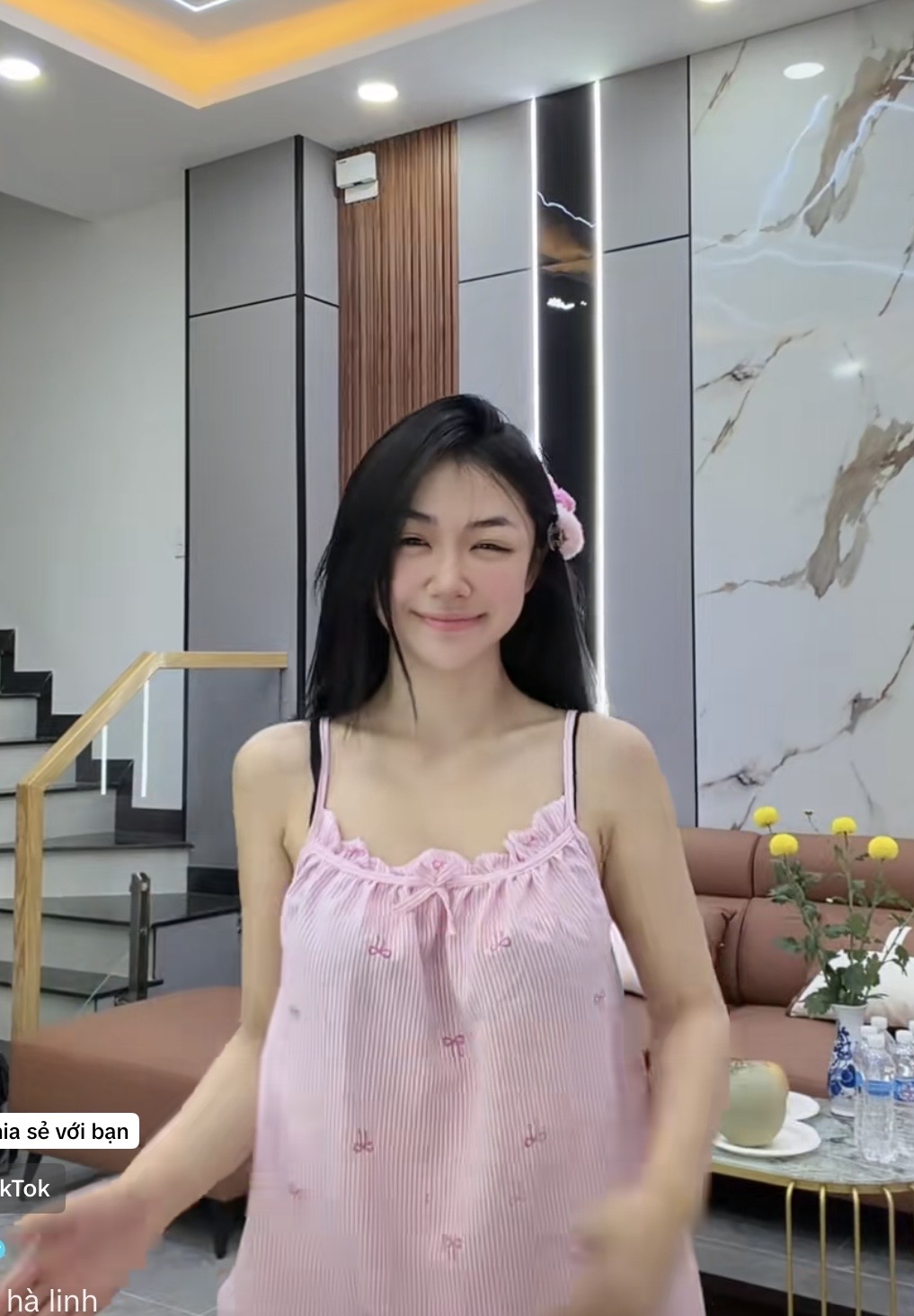 Sức hút không tưởng của "top 1 server" Trần Hà Linh, clip khoe nhà mới vừa lên sóng đã khiến các anh em rôm rả bình luận- Ảnh 1.