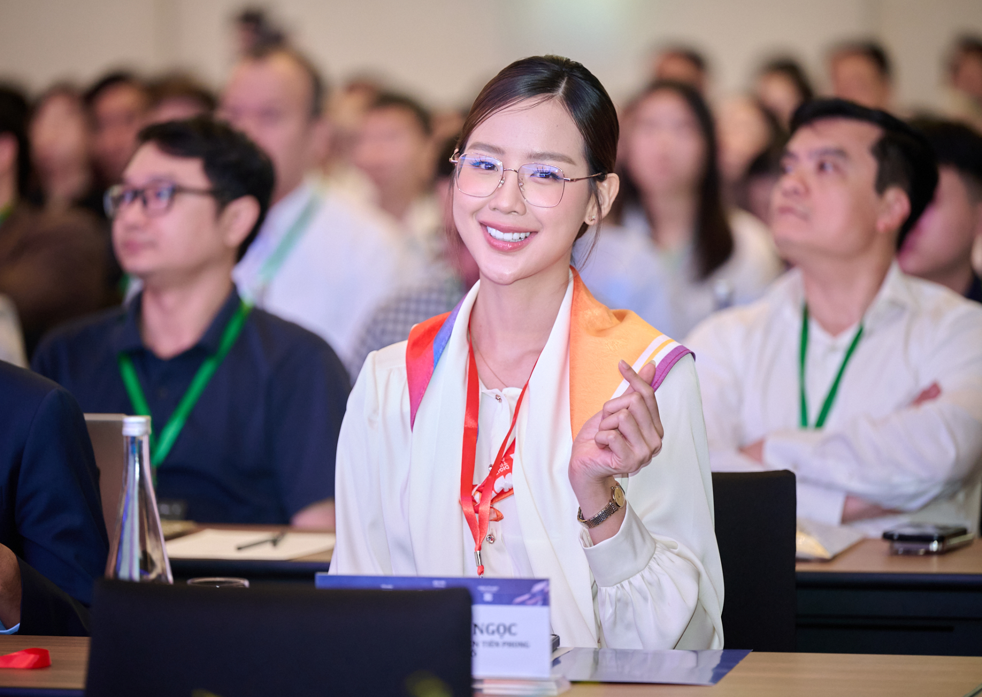 Diễn đàn về niềm tin số tài chính trong kỷ nguyên AI đang diễn ra sáng nay: Đen xuất hiện lịch lãm, Bảo Ngọc giản dị mà nổi bần bật- Ảnh 5.