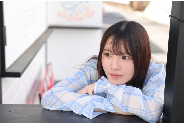 Cố để thành idol mãi không nổi tiếng, cô nàng chuyển hướng thành hot girl gợi cảm, muốn trở thành Yua Mikami- Ảnh 4.