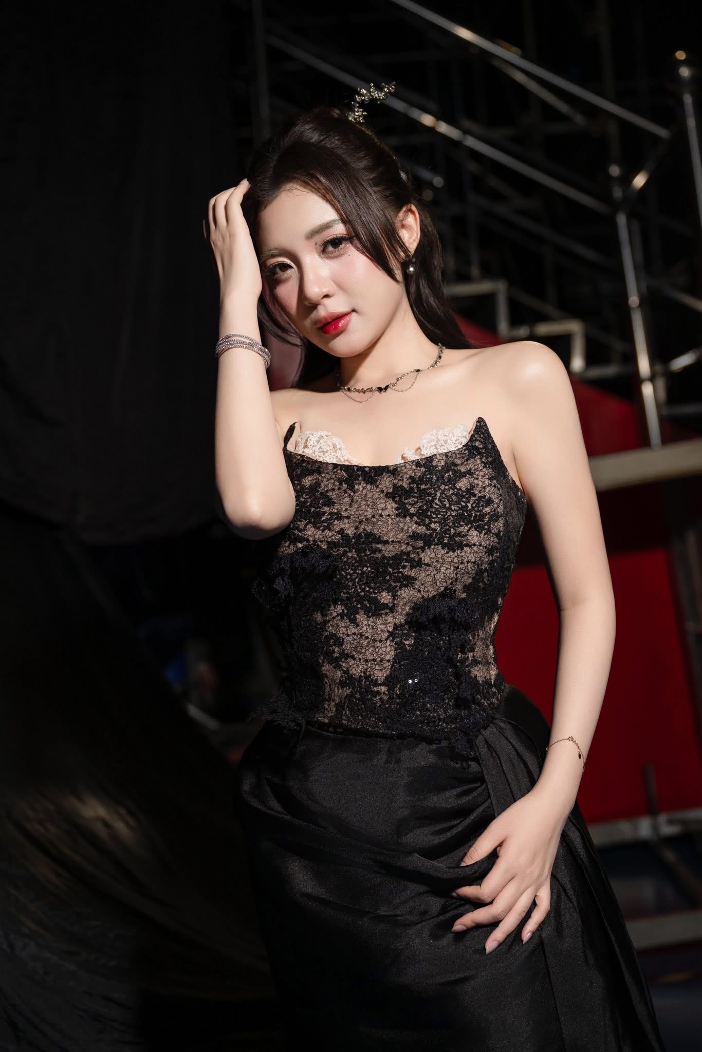 Nén cơn sốt 39 độ, MC Phương Thảo vẫn cực tươi tắn tại sân khấu kỷ lục Việt Nam- Ảnh 6.