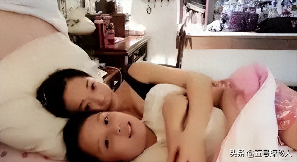 12 năm không cai sữa, 15 năm chung giường: Tình mẫu tử ngạt thở của nữ minh tinh Hoa ngữ đã hủy hoại quý tử ra sao?- Ảnh 1.