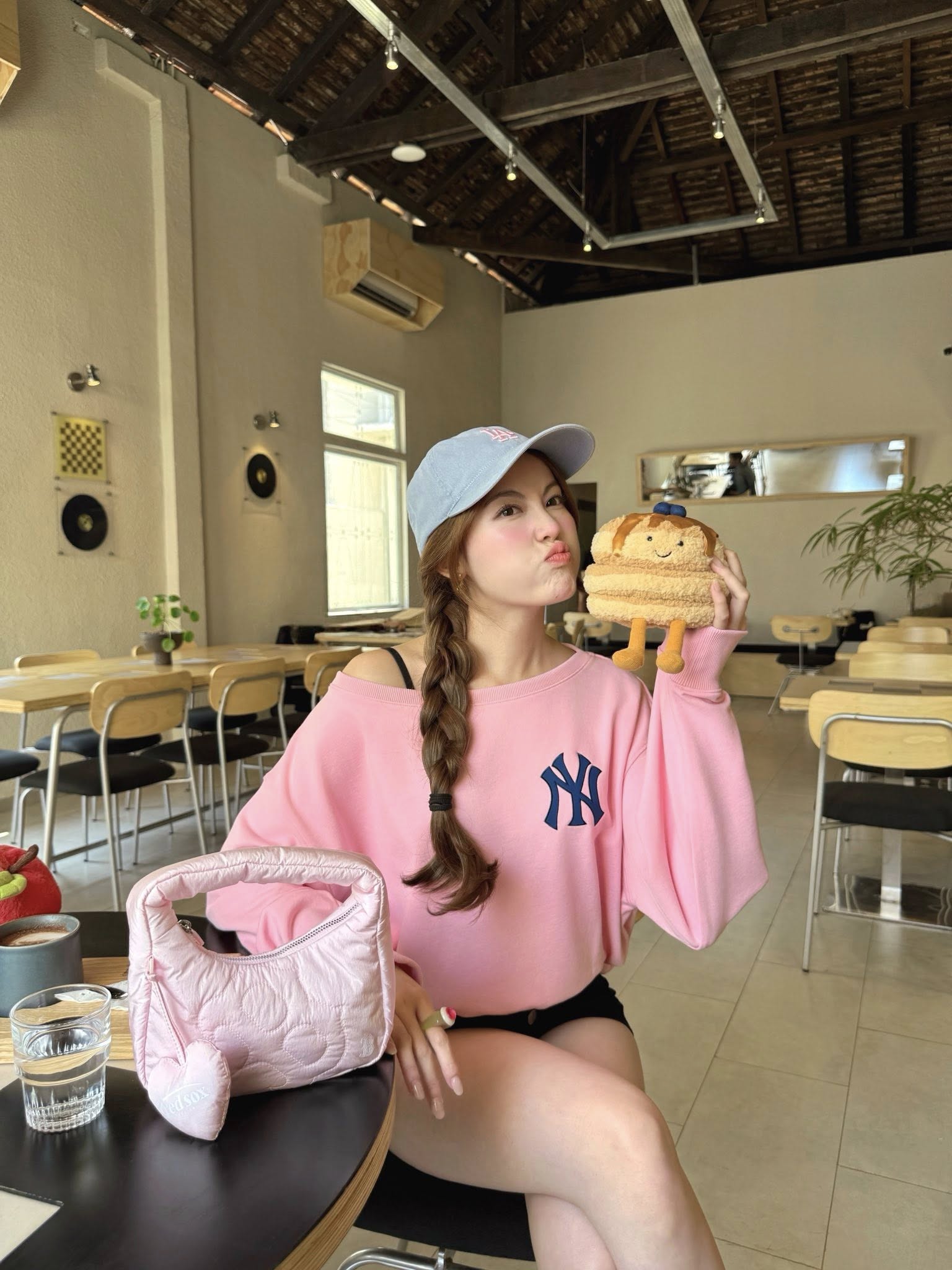 Hội "em ghệ tone hồng" yêu rapper: Visual ai cũng xịn, body đẹp nức nở- Ảnh 3.
