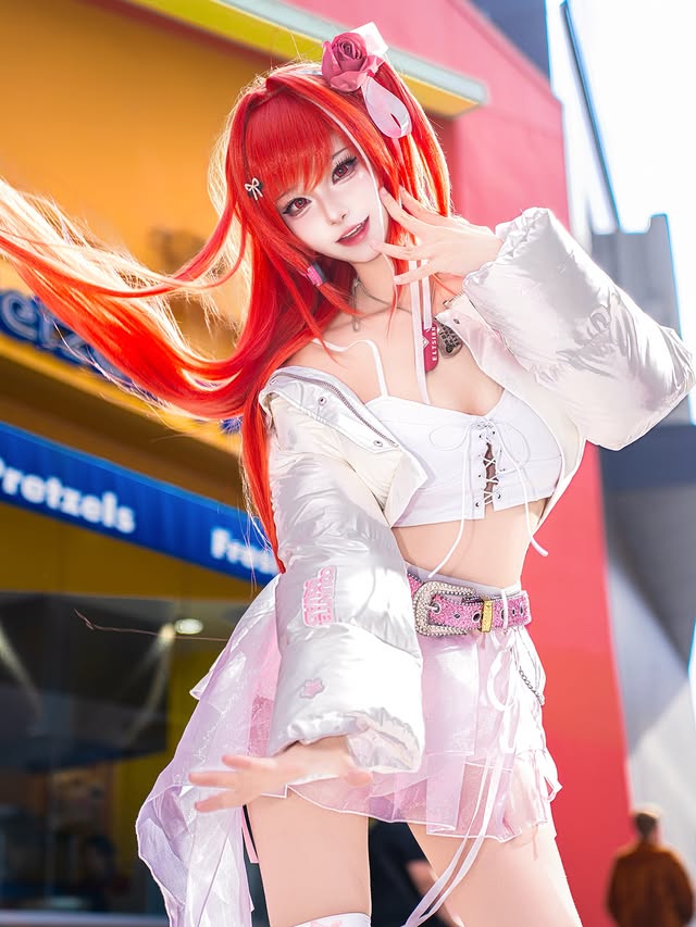 Hoa mắt với tạo hình "như phim" của nữ coser xinh đẹp, săm soi trang cá nhân mà người xem ngỡ như tìm thấy cả "kho tàng"- Ảnh 3.
