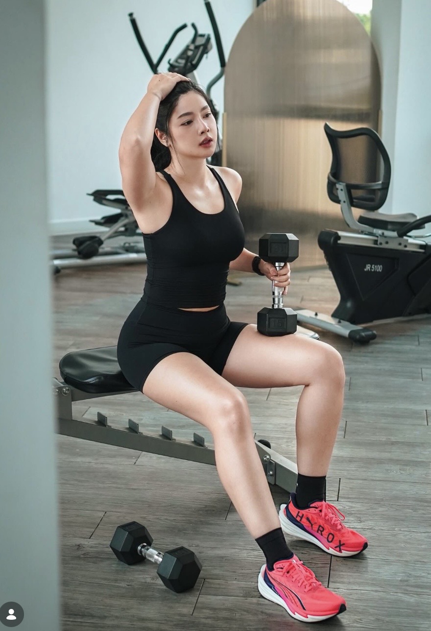 Tưởng chỉ là hot girl đường chạy, ai dè vào trang cá nhân mới ngỡ ngàng- Ảnh 6.