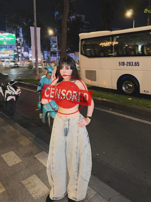 Ăn mặc hở hang giữa phố đông người, hot girl lập tức nhận vô số chỉ trích- Ảnh 1.