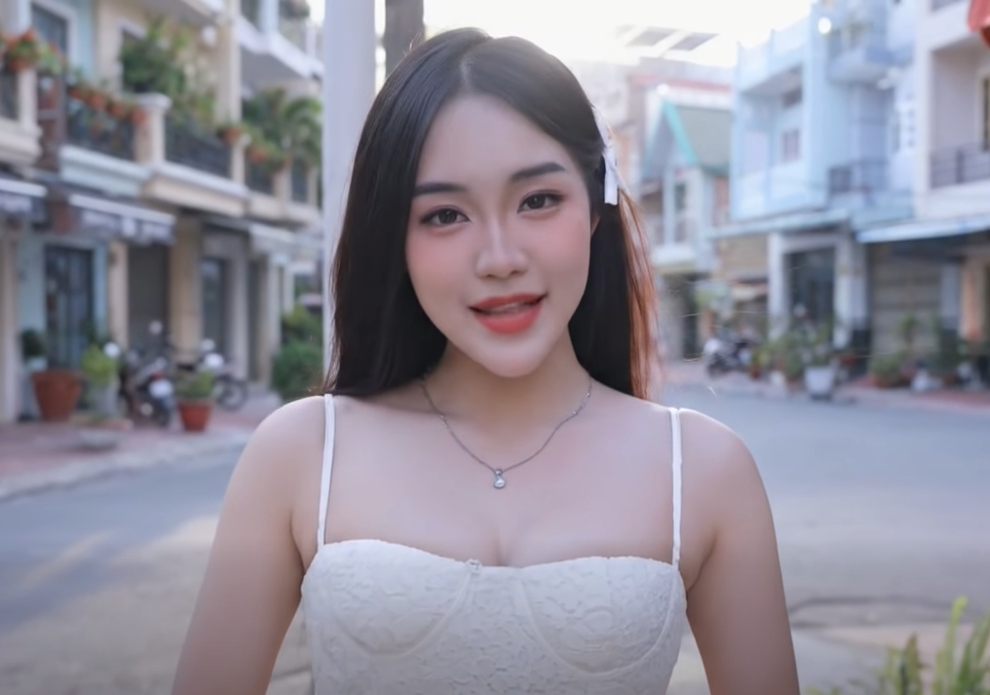 Dùng AI quảng cáo "đỏ đen" trá hình bằng các hot girl ảo, hình thức chèo kéo mới khiến CĐM không khỏi hoang mang- Ảnh 1.