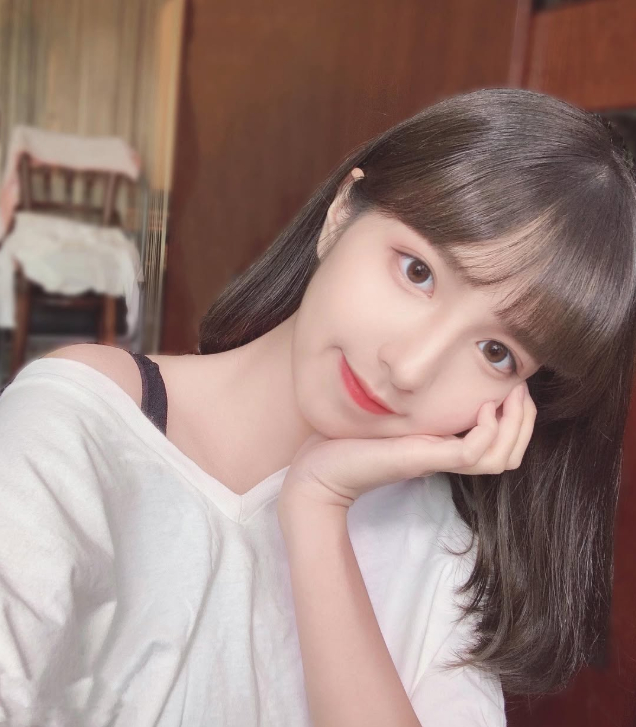 Xinh như bước ra từ thế giới ảo, hot girl bị CĐM nhận nhầm là AI, hóa ra là nữ thần học đường nổi tiếng- Ảnh 2.