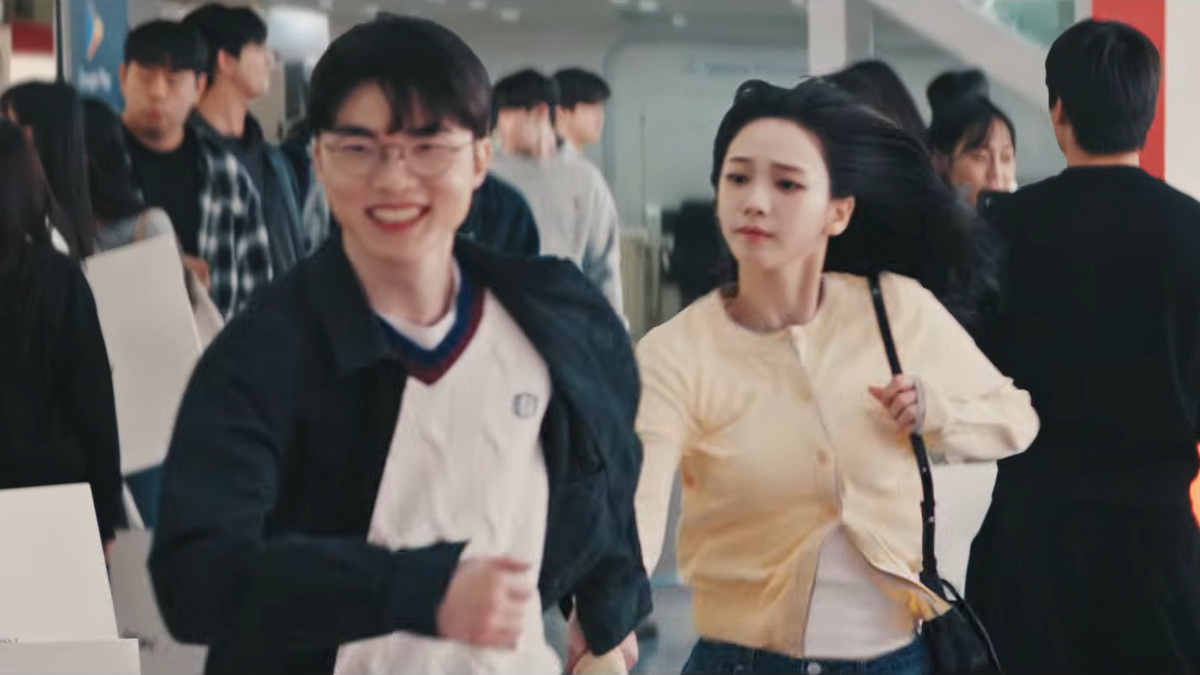Clip mới của Faker và người đẹp Karina khiến cộng đồng LMHT bùng nổ nhiều ý kiến- Ảnh 1.