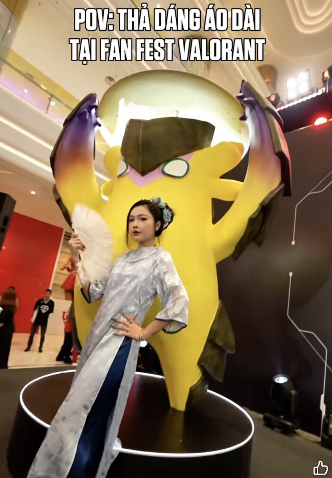 Bất ngờ gặp lại nữ MC có "nụ hôn viral" tại Fan Fest VALORANT- Ảnh 7.
