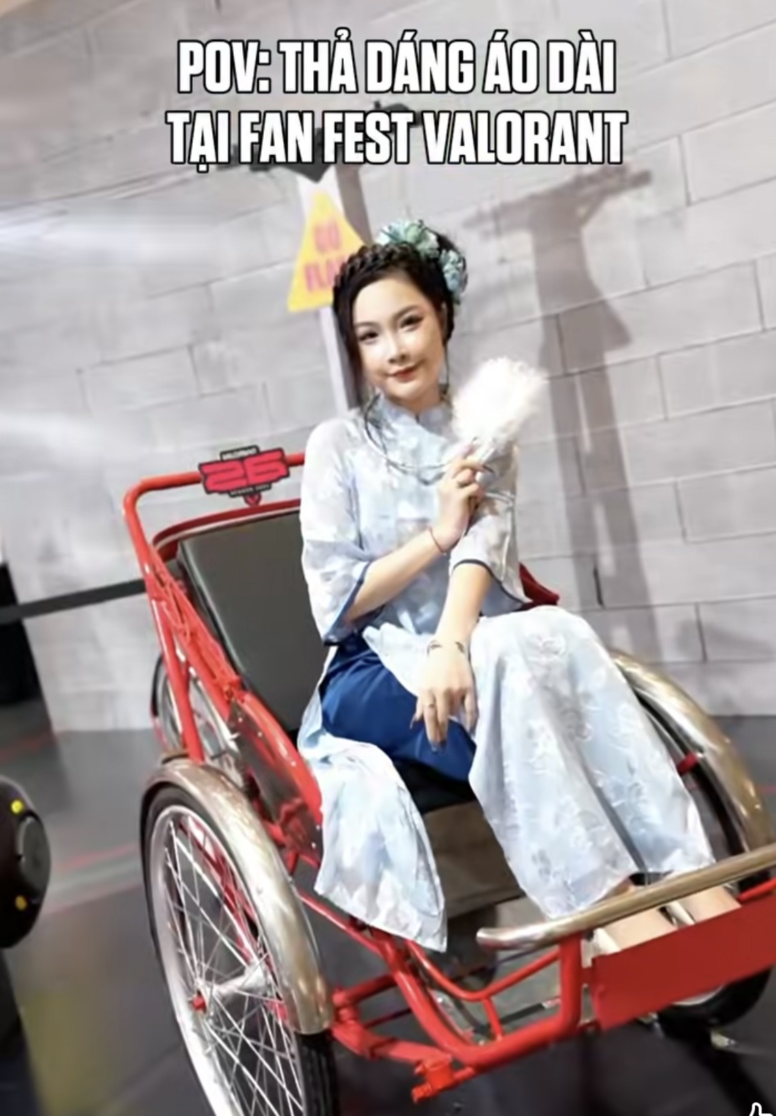Bất ngờ gặp lại nữ MC có "nụ hôn viral" tại Fan Fest VALORANT- Ảnh 3.
