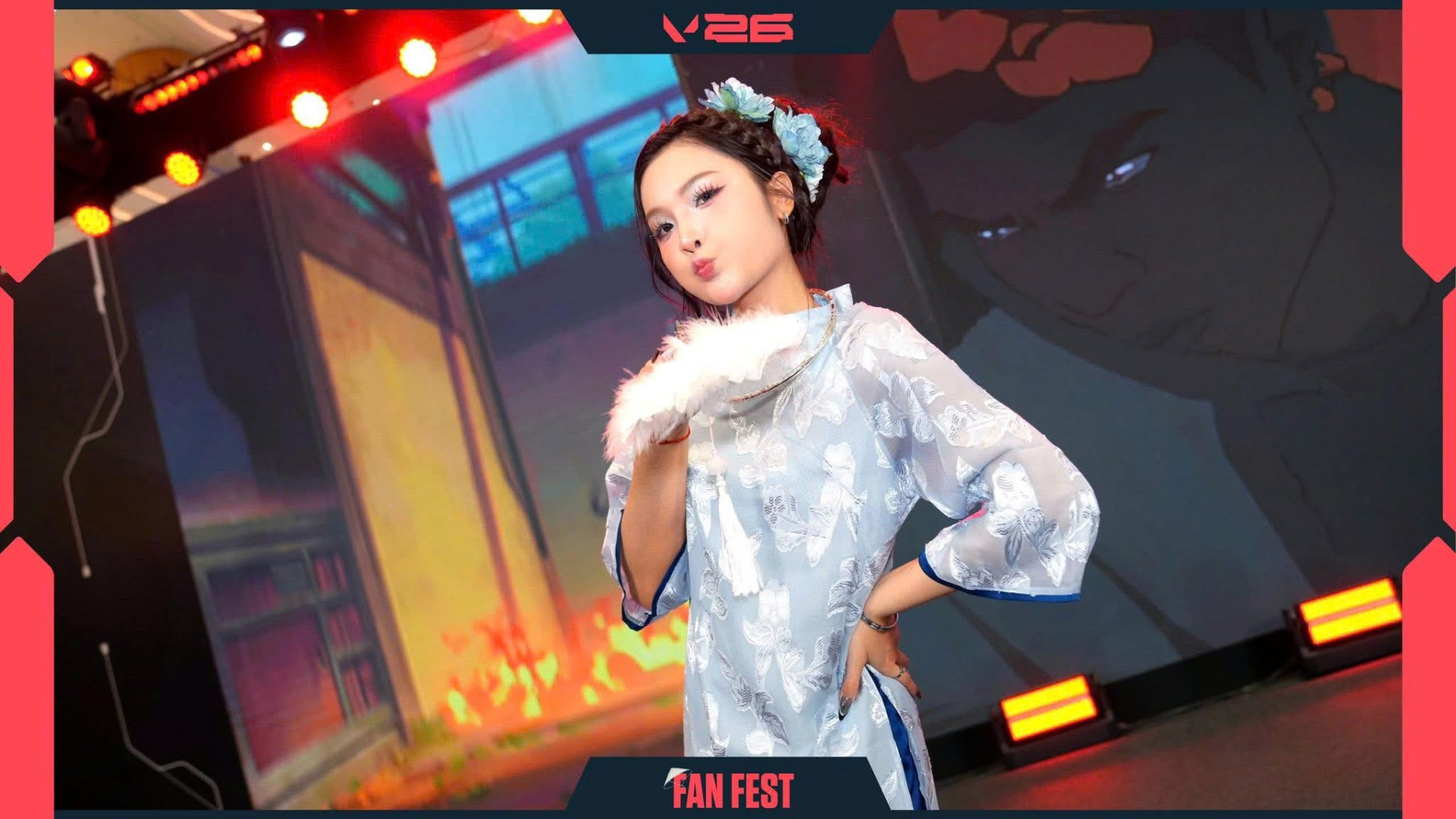 Bất ngờ gặp lại nữ MC có "nụ hôn viral" tại Fan Fest VALORANT- Ảnh 1.