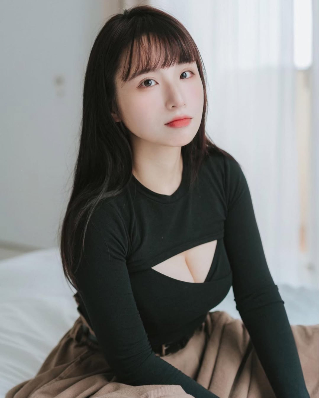 Khoe clip chạy bộ hút hơn 800.000 lượt xem, nữ YouTuber bất ngờ bị chỉ trích dùng vòng một câu view- Ảnh 5.