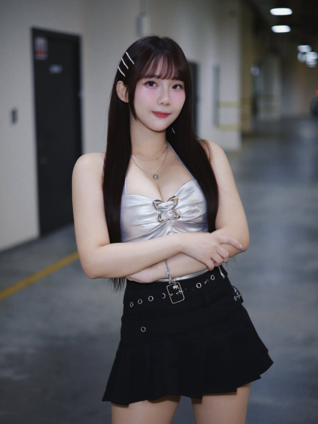 Bị đồn đoán có clip nhạy cảm, hot girl xinh đẹp bật khóc, cầu cứu CĐM giúp đỡ- Ảnh 2.