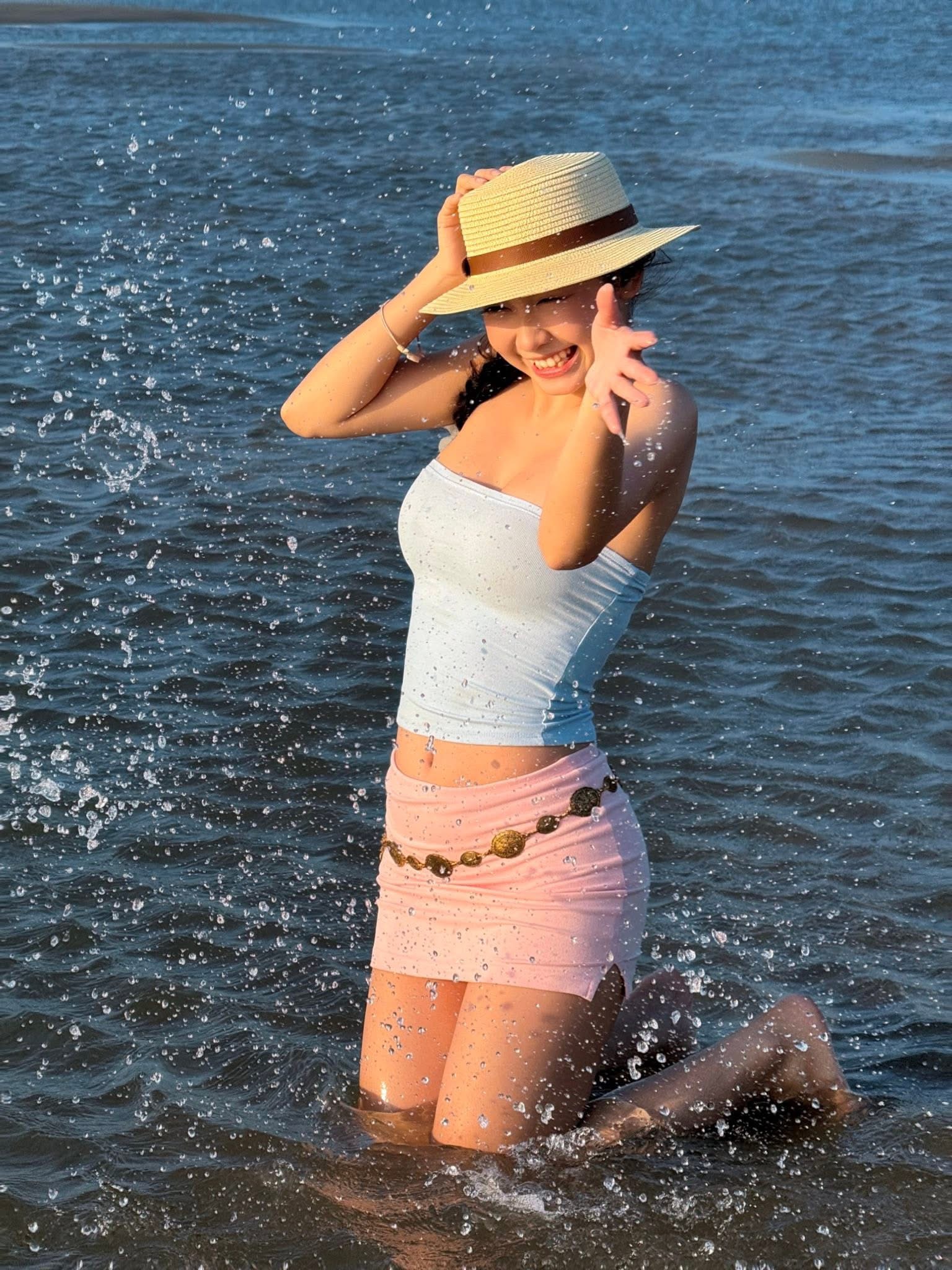 Hà Phi Yến chẳng cần bikini, một nụ cười đủ "gây bão" mạng- Ảnh 6.