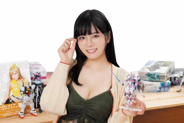 Làm YouTuber rồi lấn sân sang mẫu ảnh vì quá gợi cảm, nàng hot girl "hút" hơn 1 triệu follow, được mệnh danh là nữ thần Gundam- Ảnh 1.