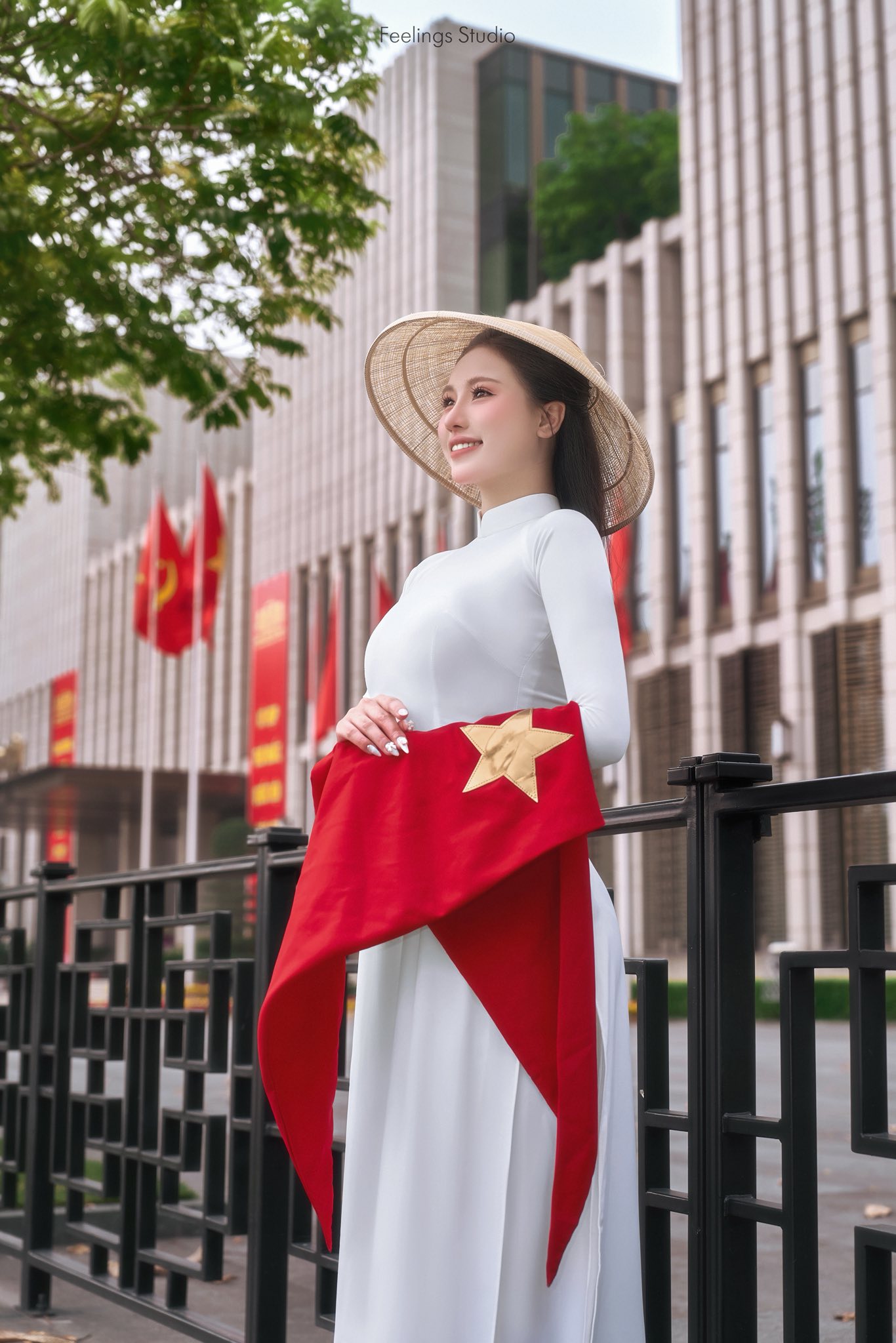 Thích thú với bộ ảnh áo dài ý nghĩa của Á Khôi Phương Anh nhân dịp kỷ niệm Ngày Thống nhất đất nước- Ảnh 4.