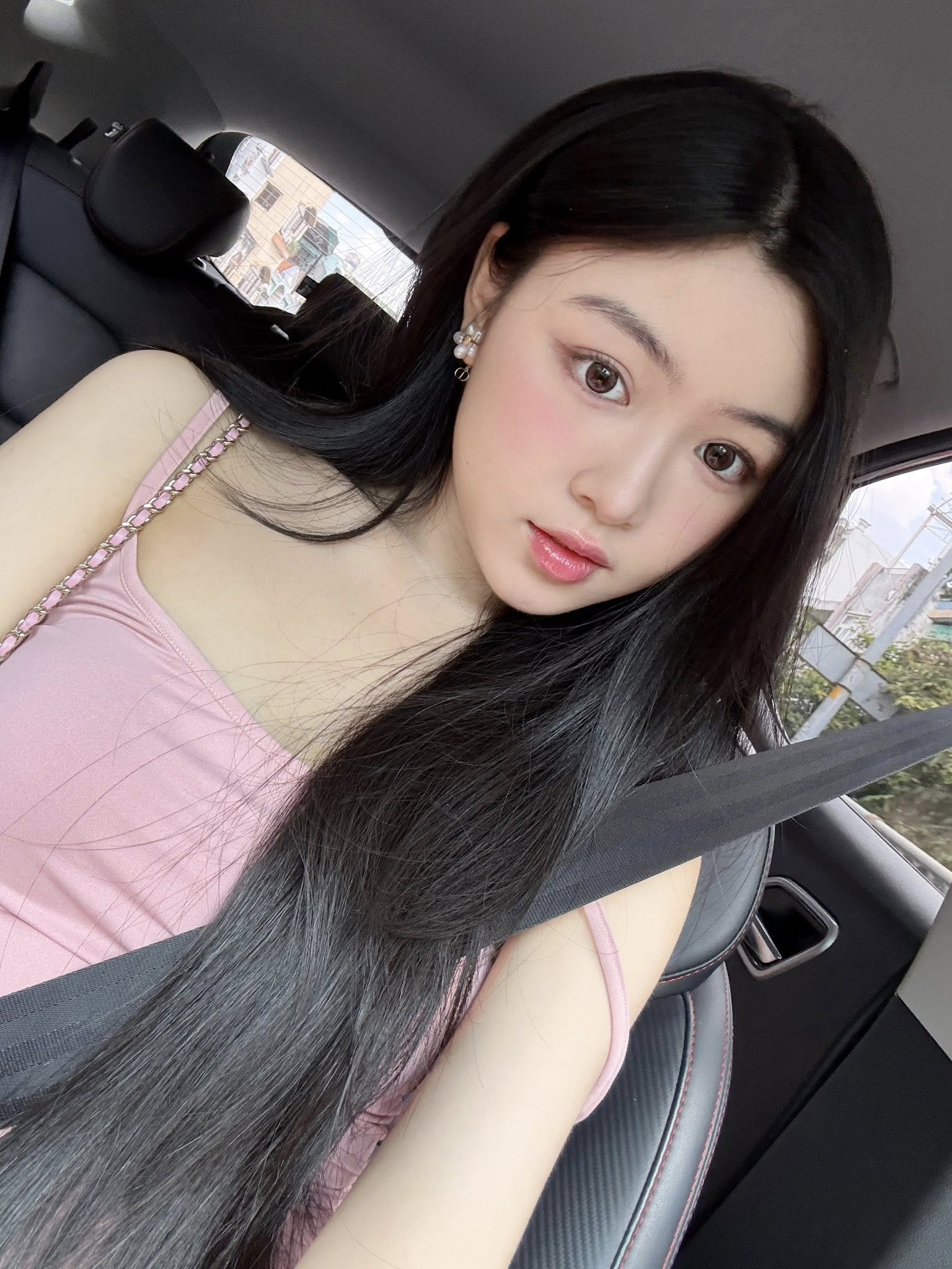Lọ Lem gây sốt với vóc dáng đồng hồ cát ở tuổi 20- Ảnh 5. Lọ Lem gây sốt với vóc dáng đồng hồ cát ở tuổi 20- Ảnh 5.