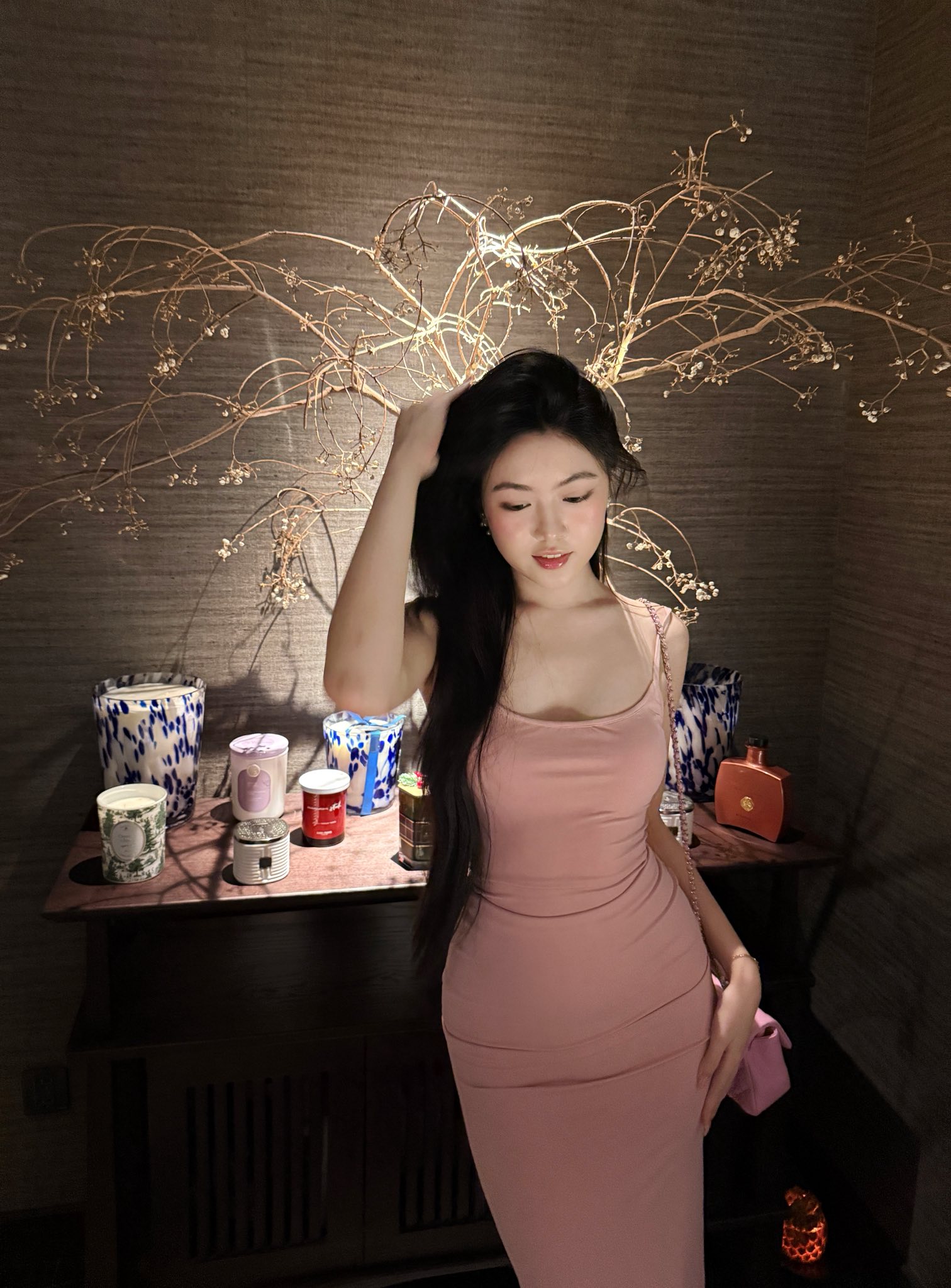 Lọ Lem gây sốt với vóc dáng đồng hồ cát ở tuổi 20- Ảnh 4. Lọ Lem gây sốt với vóc dáng đồng hồ cát ở tuổi 20- Ảnh 4.