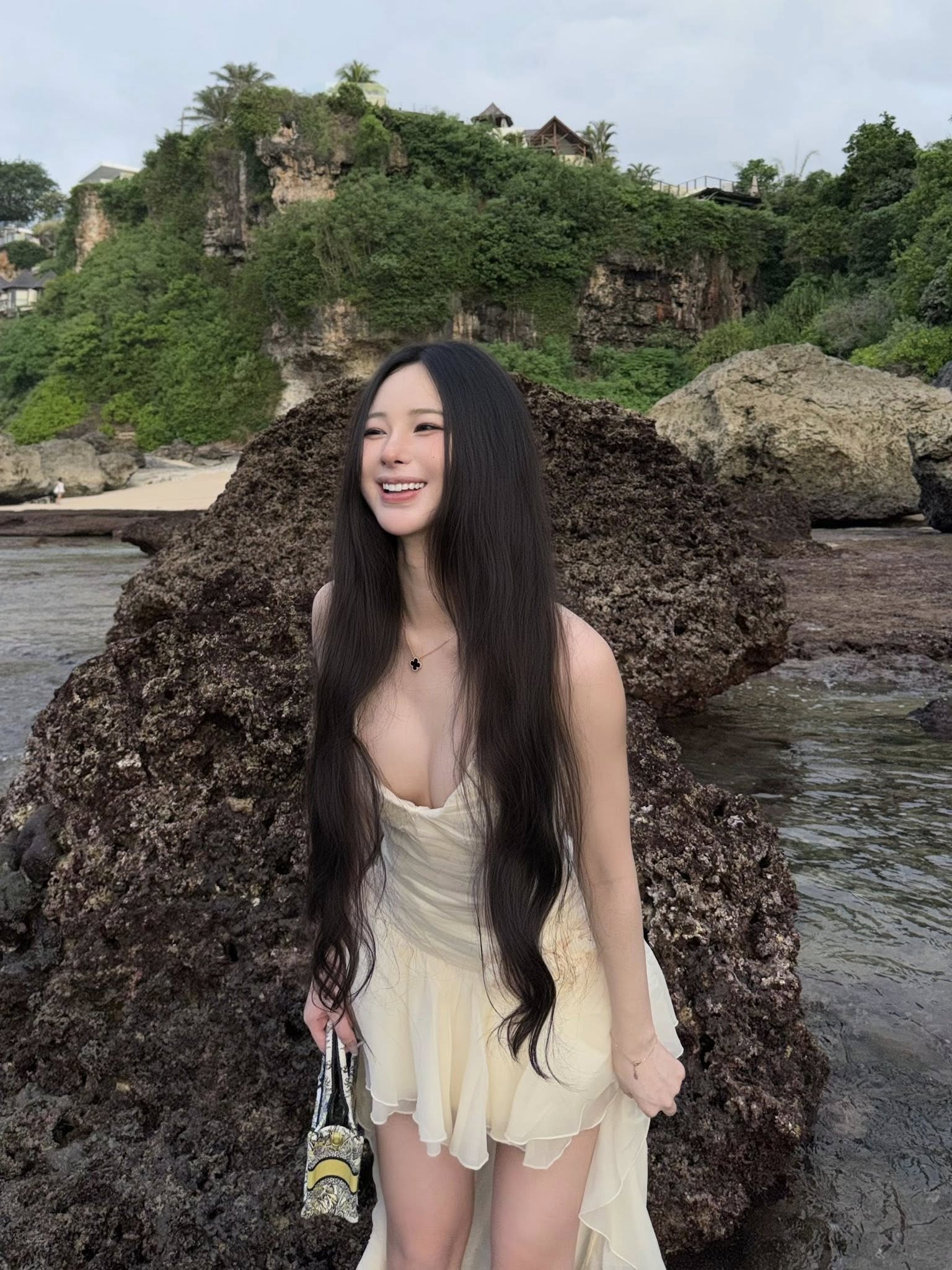 Uyên Ni hóa "công chúa", xả ảnh du lịch đẹp ngỡ ngàng "gây mê" CĐM- Ảnh 5.