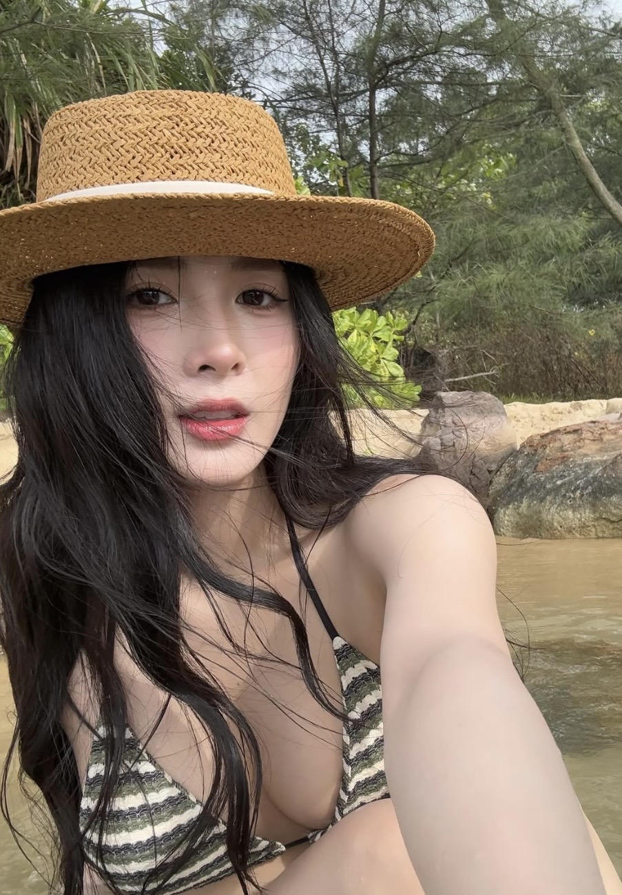 Quỳnh Alee chính thức tung bộ ảnh "thiêu đốt" ngày hè mà 2 triệu fan ngóng đợi bấy lâu!- Ảnh 2.