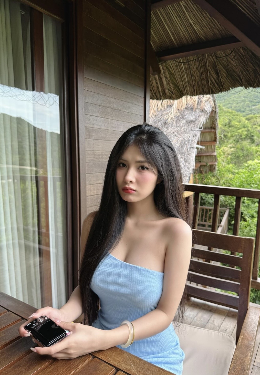Quỳnh Alee chính thức tung bộ ảnh "thiêu đốt" ngày hè mà 2 triệu fan ngóng đợi bấy lâu!- Ảnh 1.
