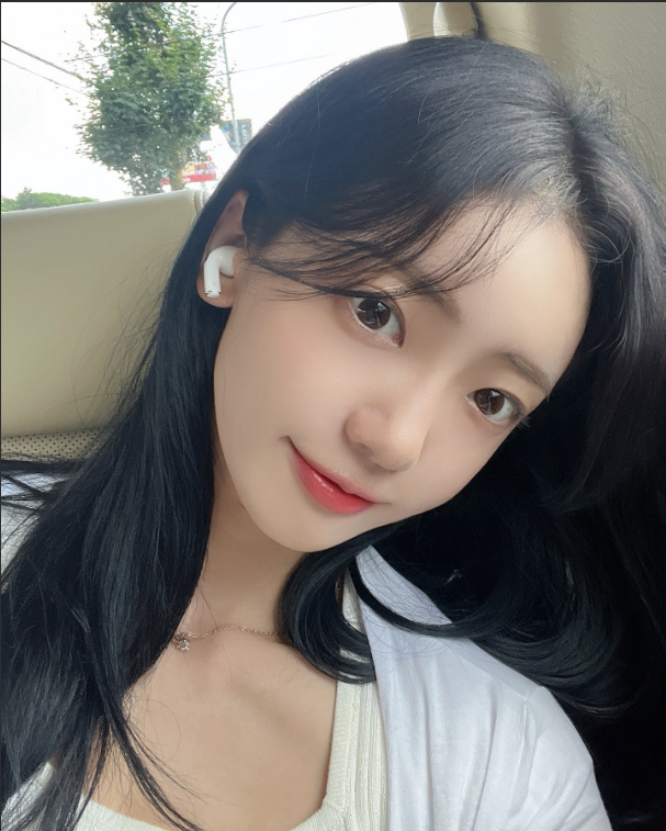 Chưa cần lộ mặt, hot girl cổ vũ bỗng nổi tiếng không ngờ, bị "mỉa mai" ngay sau đó- Ảnh 2.