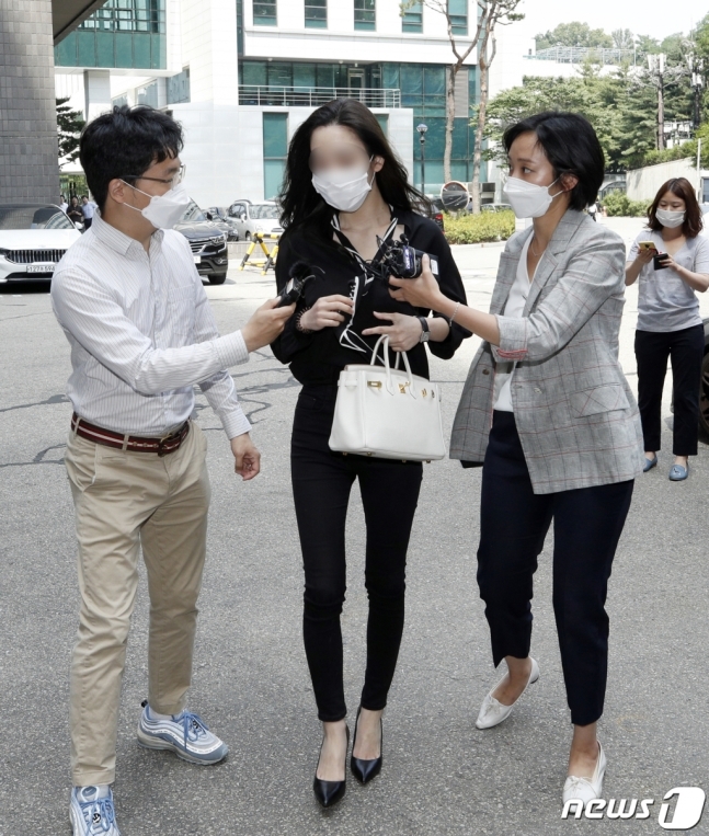 Phát hiện 1 nàng thơ nhiều lần bị bắt vì ma túy, ra tù chăm cập nhật cuộc sống lành mạnh lên mạng, gắn link bán hàng- Ảnh 5.