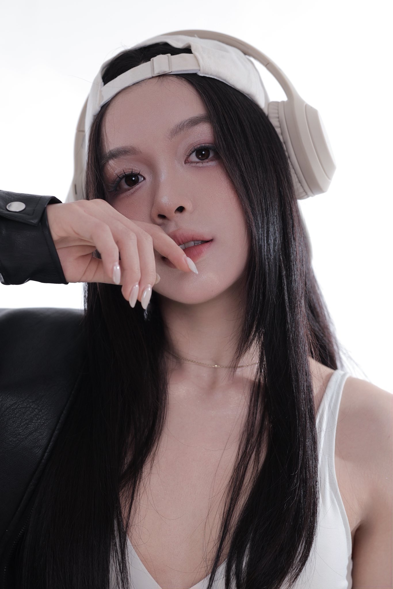 Ngắm nữ thần bóng chuyền Việt đang gây sốt MXH: Mặt xinh như mộng, một nụ cười đủ gây thương nhớ vì quá ngọt ngào- Ảnh 8.