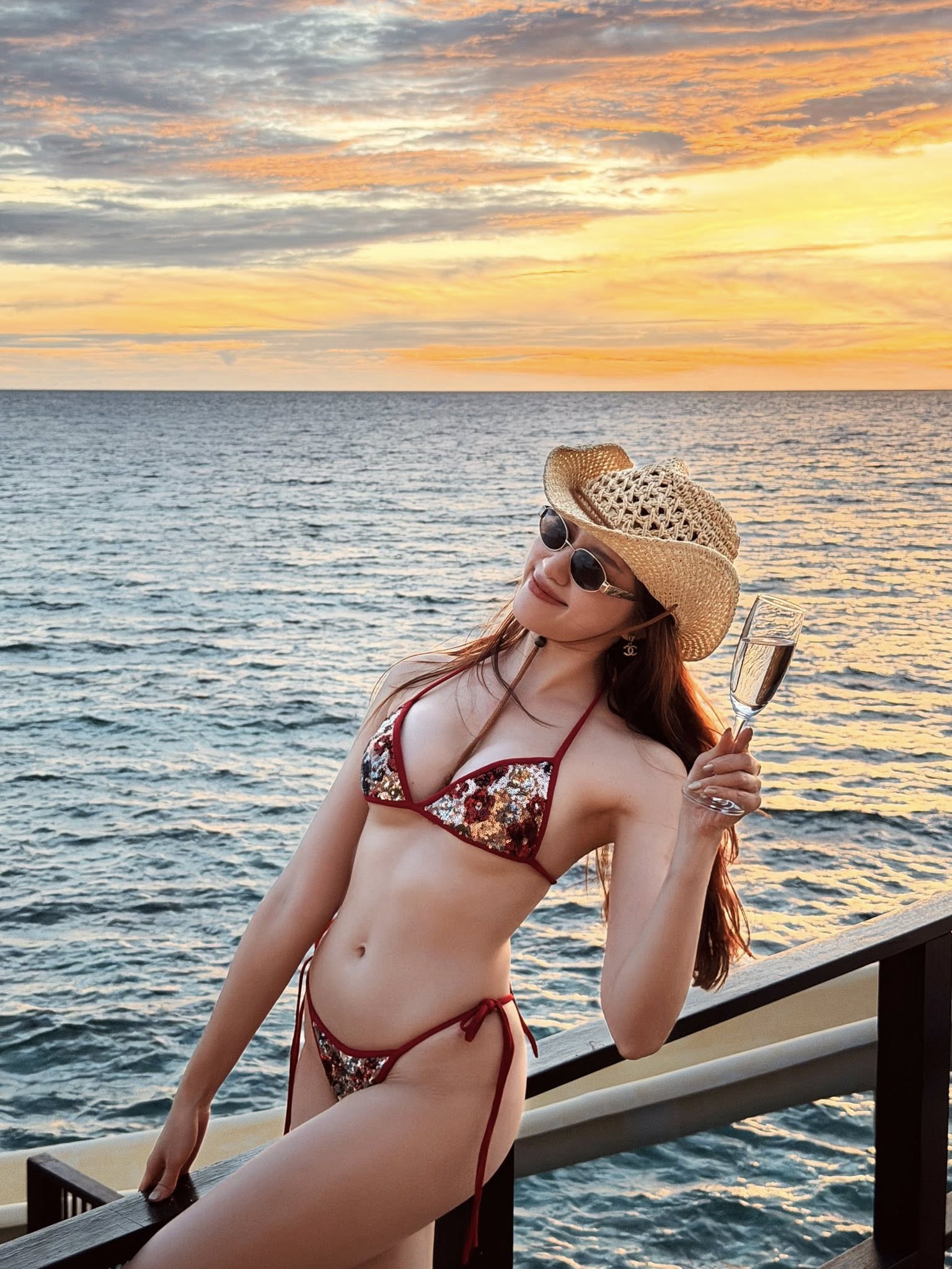 Nữ MC VTV diện bikini thả dáng nuột nà giữa biển Maldives- Ảnh 1.