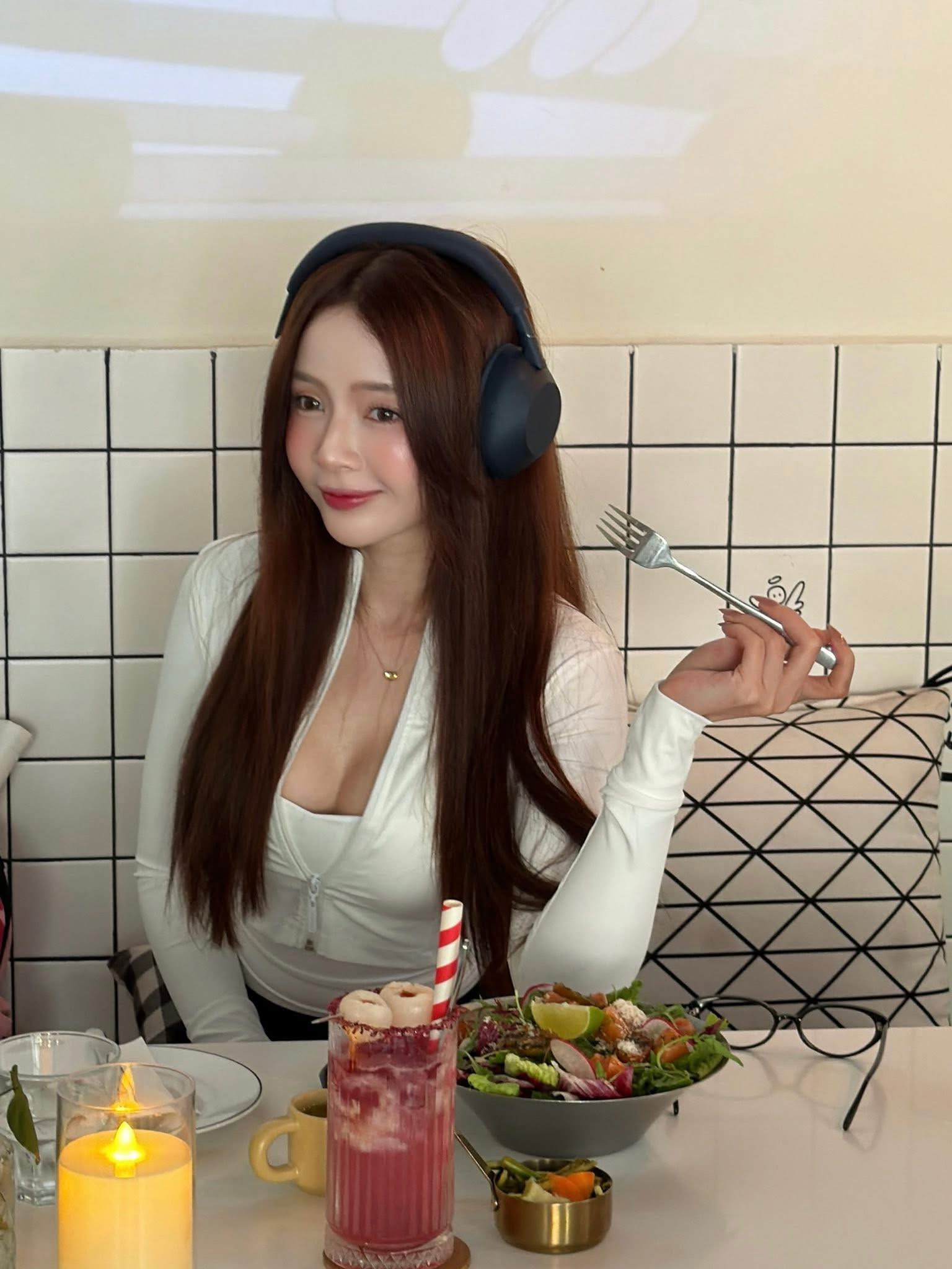 Ngỡ ngàng nhan sắc chạm ngưỡng U40 của "hot girl ảnh thẻ" huyền thoại, visual đỉnh chóp chấp cả camera thường!- Ảnh 2.