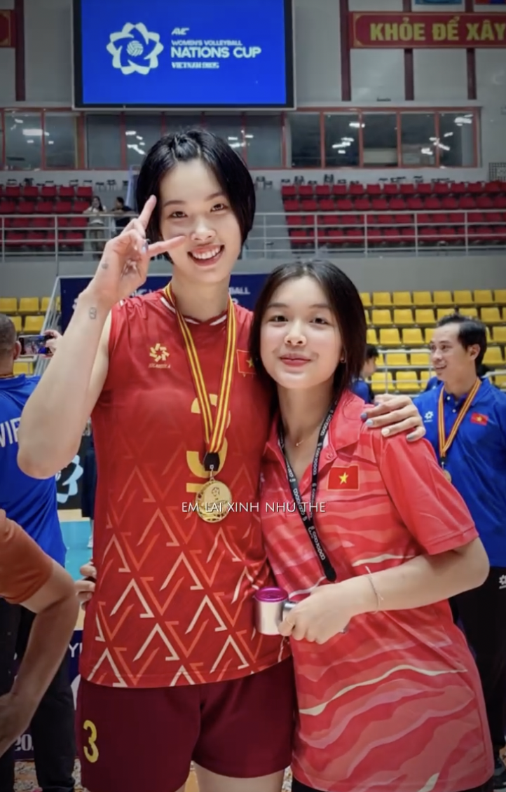 Ngắm nữ thần bóng chuyền Việt đang gây sốt MXH: Mặt xinh như mộng, một nụ cười đủ gây thương nhớ vì quá ngọt ngào- Ảnh 6.