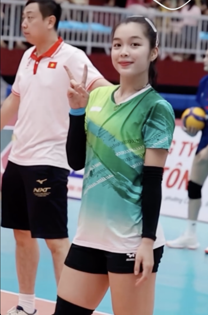 Ngắm nữ thần bóng chuyền Việt đang gây sốt MXH: Mặt xinh như mộng, một nụ cười đủ gây thương nhớ vì quá ngọt ngào- Ảnh 4.