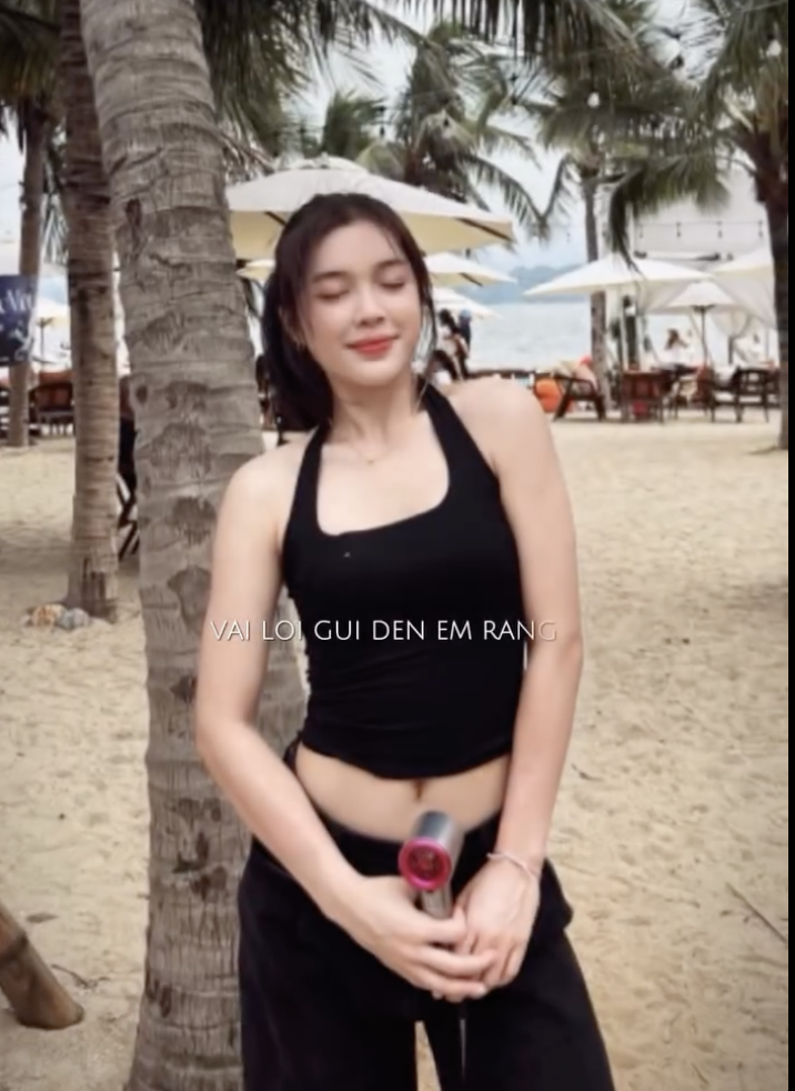 Ngắm nữ thần bóng chuyền Việt đang gây sốt MXH: Mặt xinh như mộng, một nụ cười đủ gây thương nhớ vì quá ngọt ngào- Ảnh 13.