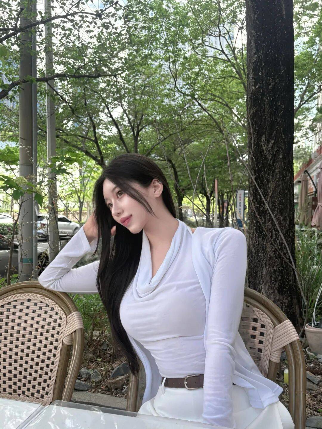 Biểu tượng "mình hạc xương mai" bị lung lay bởi hot girl sở hữu dáng quả lê tuyệt mỹ đến từ Hàn Quốc- Ảnh 3.
