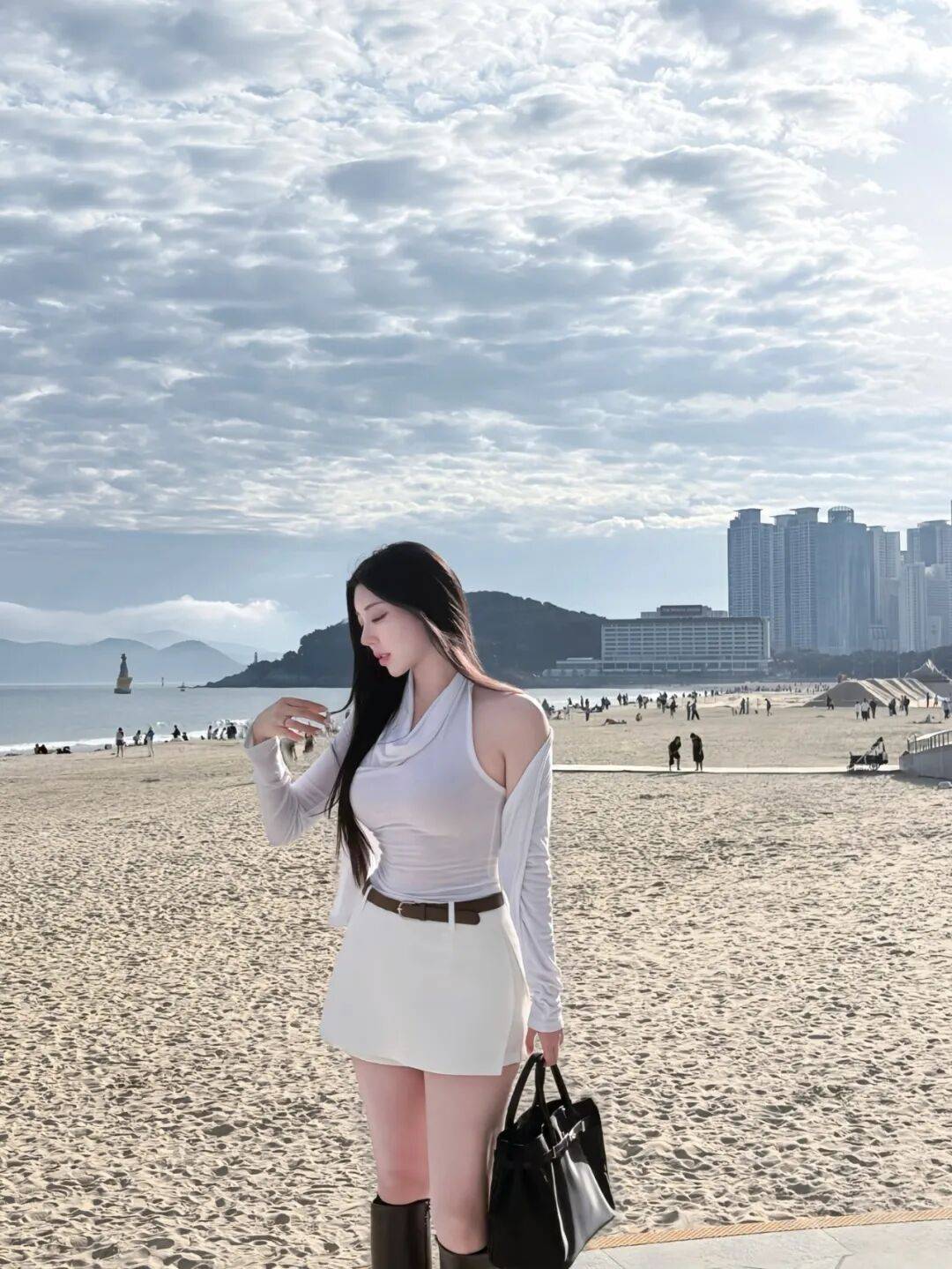 Biểu tượng "mình hạc xương mai" bị lung lay bởi hot girl sở hữu dáng quả lê tuyệt mỹ đến từ Hàn Quốc- Ảnh 5.