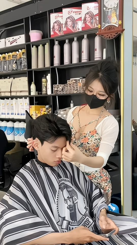 Cô chủ tiệm tóc quá quyến rũ, không lộ mặt nhưng vẫn khiến khách kéo đến nườm nượp- Ảnh 5.
