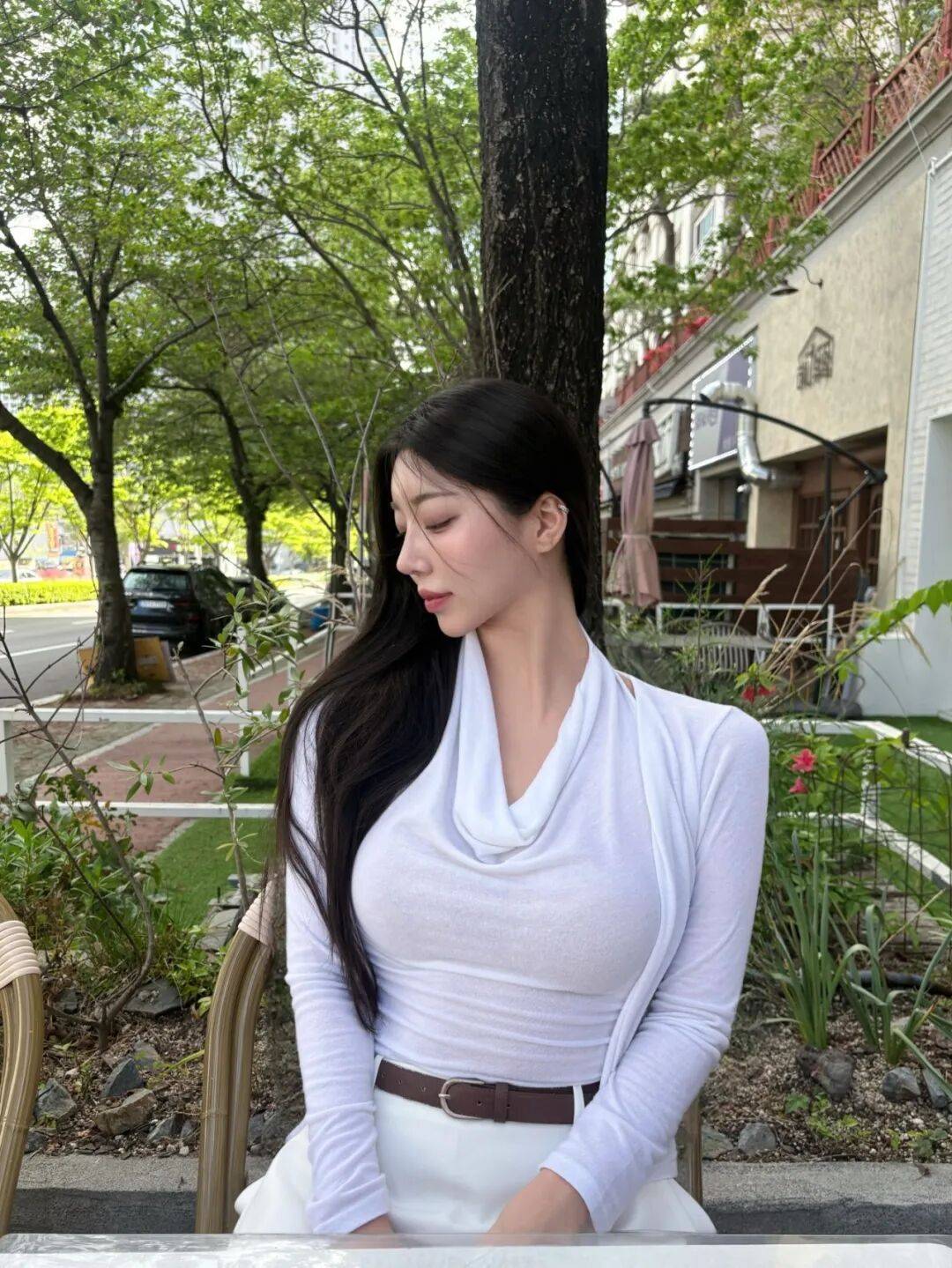 Biểu tượng "mình hạc xương mai" bị lung lay bởi hot girl sở hữu dáng quả lê tuyệt mỹ đến từ Hàn Quốc- Ảnh 2.