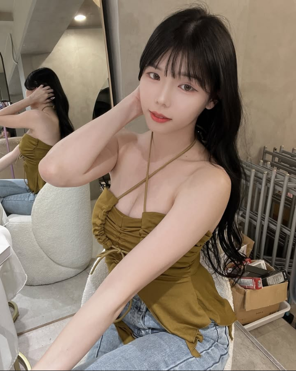 Vừa đăng ảnh đã bị xóa do quá gợi cảm, nữ streamer bức xúc, đáp trả cả anti-fan lẫn nền tảng- Ảnh 5.