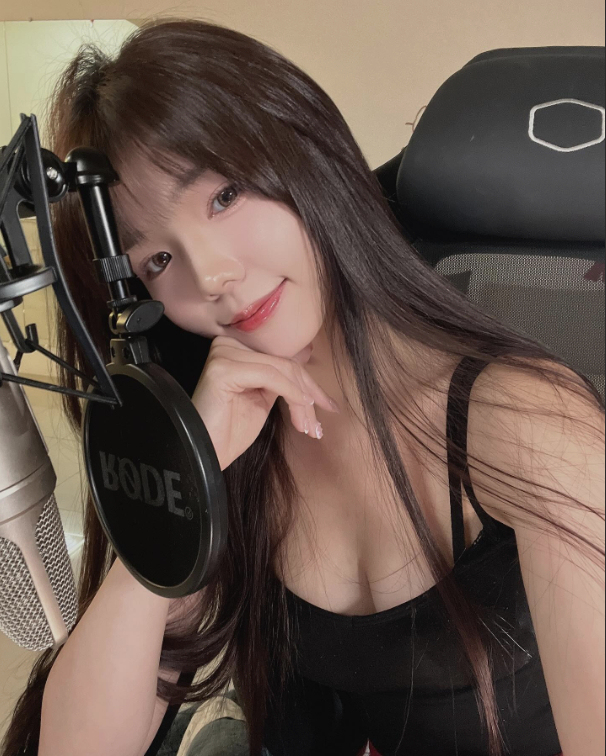 Vừa đăng ảnh đã bị xóa do quá gợi cảm, nữ streamer bức xúc, đáp trả cả anti-fan lẫn nền tảng- Ảnh 6.