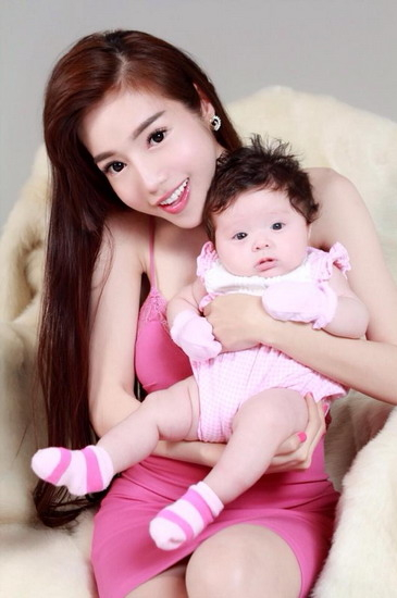 Khoảnh khắc Elly Trần cắt tóc cho con gái thu hút gần 650 nghìn lượt quan tâm, Cadie Mộc Trà gây chú ý vì lớn bổng như thiếu nữ- Ảnh 10.
